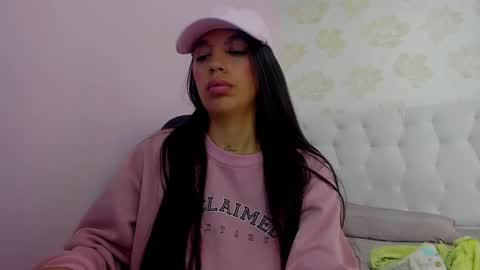 Snapshot of tatilarson chatting on October 25, 1:18 pm TATI online show from October 25, 1:18 pm