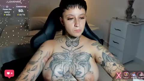 Snapshot of tatoo_girl chatting on October 15, 7:36 pm jess online show from October 15, 7:36 pm