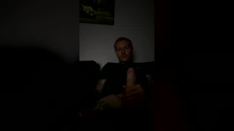 Snapshot of tattdaddy9393 chatting on June 20, 7:00 am tattdaddy9393 online show from June 20, 7:00 am