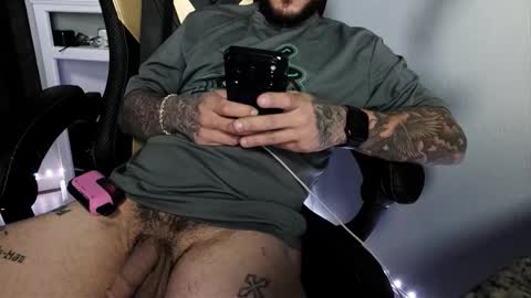 Snapshot of tatted_daddy69 chatting on December 20, 3:35 am tatted_daddy69 online show from December 20, 3:35 am
