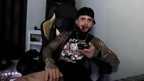 Snapshot of tatted_daddy69 chatting on December 22, 3:47 am tatted_daddy69 online show from December 22, 3:47 am