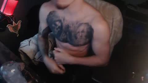 Snapshot of tattedtoyabuser chatting on December 16, 5:18 pm tattedtoyabuser online show from December 16, 5:18 pm