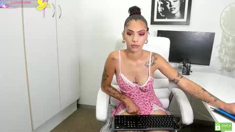 tattoedlexi_ online show from December 17, 7:36 am