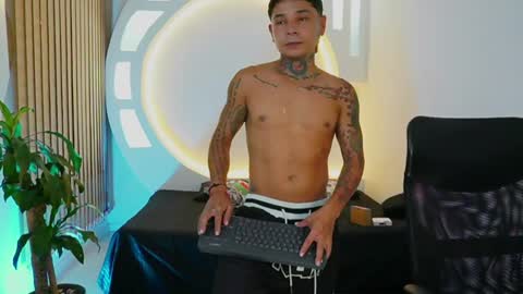 Snapshot of tattokoi chatting on January 26, 11:29 pm tattokoi online show from January 26, 11:29 pm