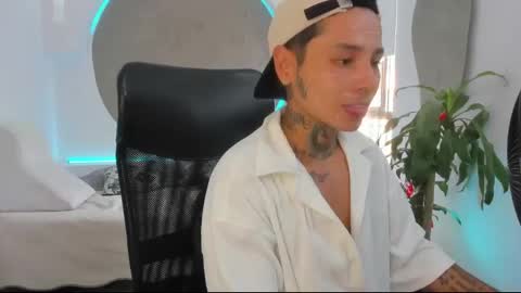 Snapshot of tattokoi chatting on March 8, 7:31 pm tattokoi online show from March 8, 7:31 pm