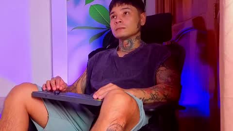 Snapshot of tattokoi chatting on November 23, 2:33 am tattokoi online show from November 23, 2:33 am