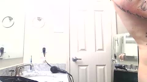 Snapshot of tattoo3333 chatting on November 10, 5:34 pm tattoo3333 online show from November 10, 5:34 pm