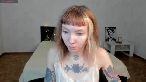 Snapshot of tattoo_artbaby chatting on September 22, 1:29 am tattoo_artbaby online show from September 22, 1:29 am
