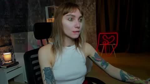 Snapshot of tattoo_artbaby chatting on October 18, 1:30 am tattoo_artbaby online show from October 18, 1:30 am