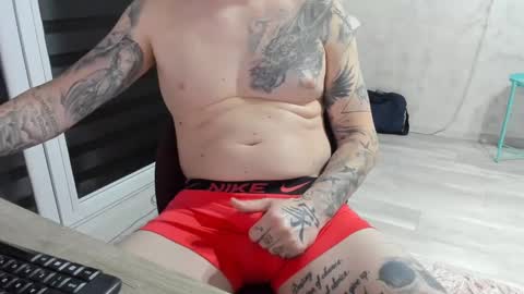 Snapshot of tattoo_couple77 chatting on January 11, 8:54 pm Nicole online show from January 11, 8:54 pm