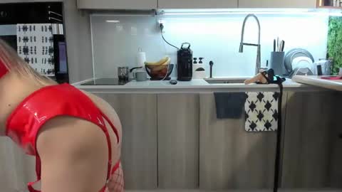 Snapshot of tattoo_couple77 chatting on January 18, 1:51 pm Nicole online show from January 18, 1:51 pm