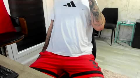 Snapshot of tattoo_couple77 chatting on September 12, 3:34 pm Nicole online show from September 12, 3:34 pm