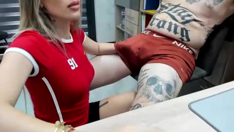 Snapshot of tattoo_couple77 chatting on June 20, 12:52 pm Nicole online show from June 20, 12:52 pm