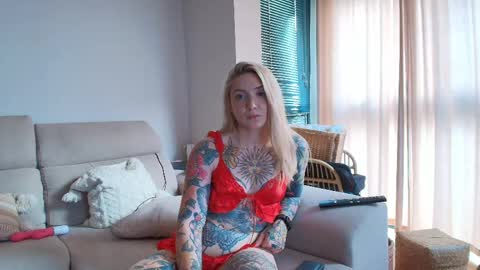 tattoobbgirl online show from April 29, 5:30 pm