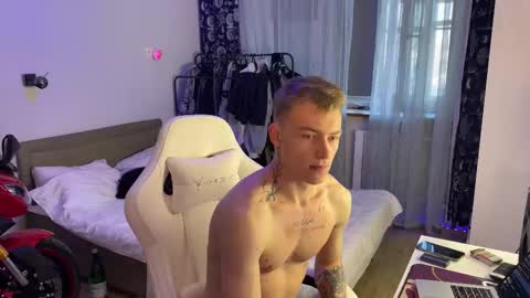 Snapshot of tattooed666cat chatting on March 15, 11:05 am Alex but u can call me Theo online show from March 15, 11:05 am