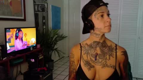 Snapshot of tattooed_natalia chatting on May 4, 1:07 pm Natalia 3 online show from May 4, 1:07 pm