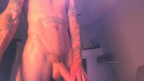 Snapshot of tattooednudedude chatting on January 7, 10:54 am Mr. Favorite online show from January 7, 10:54 am