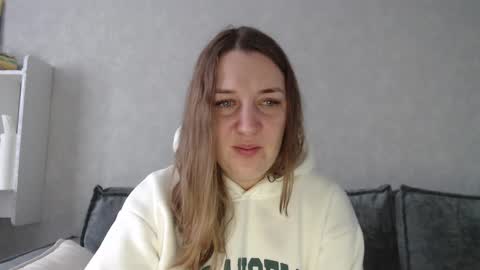 Snapshot of taxxxu chatting on December 10, 7:37 am Diana online show from December 10, 7:37 am