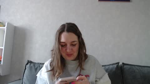 Snapshot of taxxxu chatting on December 18, 7:47 am Diana online show from December 18, 7:47 am