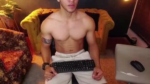 Tayler online show from December 4, 1:15 am