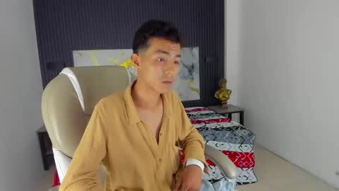 Snapshot of taylermiles chatting on December 17, 3:56 am TAYLER online show from December 17, 3:56 am