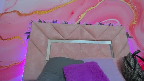 Sarah  online show from November 19, 6:30 pm