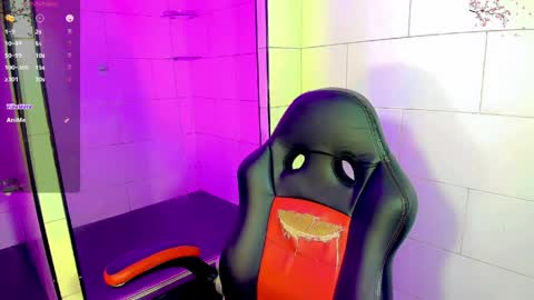 taylor__smith_ online show from May 6, 3:35 am