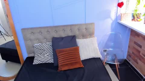 Snapshot of taylor_bennet chatting on October 23, 12:04 pm Taylor Bennet online show from October 23, 12:04 pm