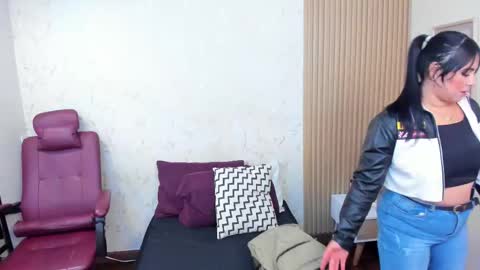 Snapshot of taylor_bennet chatting on November 3, 12:06 pm Taylor Bennet online show from November 3, 12:06 pm