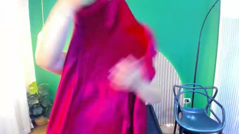 Snapshot of taylor_bennet chatting on November 15, 11:40 am Taylor Bennet online show from November 15, 11:40 am