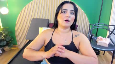 Snapshot of taylor_bennet chatting on November 15, 11:43 pm Taylor Bennet online show from November 15, 11:43 pm