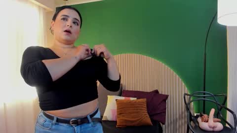 Snapshot of taylor_bennet chatting on November 16, 12:22 pm Taylor Bennet online show from November 16, 12:22 pm