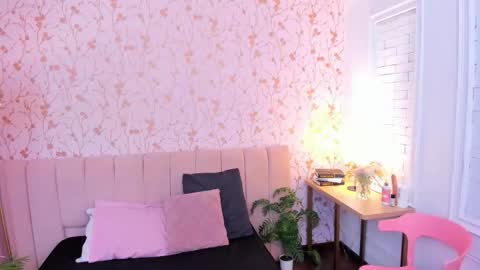 Taylor Bennet online show from March 6, 12:01 pm