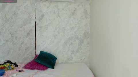 taylor_gil0 online show from May 18, 1:06 pm