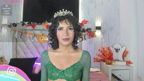 Snapshot of taylor_harveey chatting on November 1, 8:00 pm Taylor Harveey online show from November 1, 8:00 pm