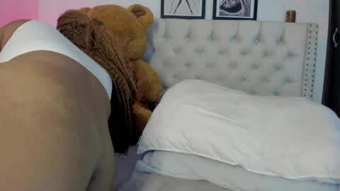 Snapshot of taylor_sexyy chatting on May 18, 4:07 am Taylor online show from May 18, 4:07 am