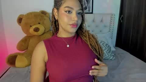 Snapshot of taylor_sexyy chatting on June 4, 3:34 am Taylor online show from June 4, 3:34 am