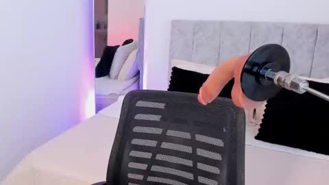 Taylor online show from January 16, 8:35 pm