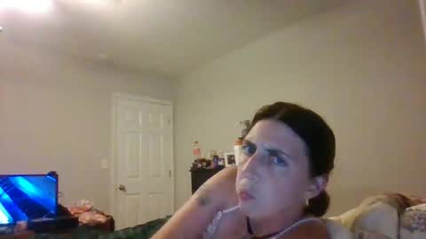 Snapshot of taylorslay chatting on June 18, 1:06 am taylorslay online show from June 18, 1:06 am