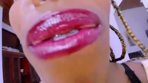 Snapshot of taylorslims chatting on July 23, 2:37 pm taylorslims online show from July 23, 2:37 pm