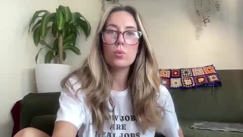 Snapshot of taylorslittlekingdom chatting on September 16, 3:40 am Taylor online show from September 16, 3:40 am