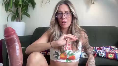 Snapshot of taylorslittlekingdom chatting on September 17, 2:46 am Taylor online show from September 17, 2:46 am