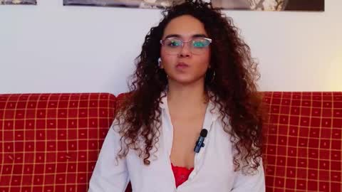 Snapshot of tayloy_tina chatting on February 12, 1:00 am Tay Tay online show from February 12, 1:00 am