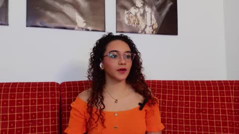 Snapshot of tayloy_tina chatting on February 15, 8:16 pm Tay Tay online show from February 15, 8:16 pm