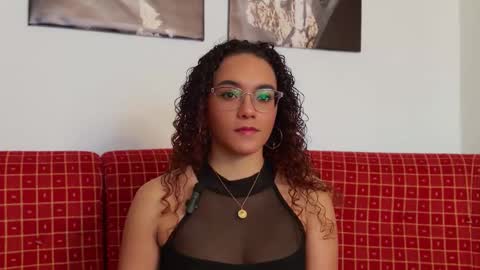 Snapshot of tayloy_tina chatting on February 27, 10:37 am Tay Tay online show from February 27, 10:37 am