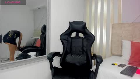 tayra online show from January 10, 10:57 pm