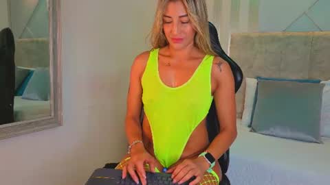 tayra online show from July 28, 8:52 pm