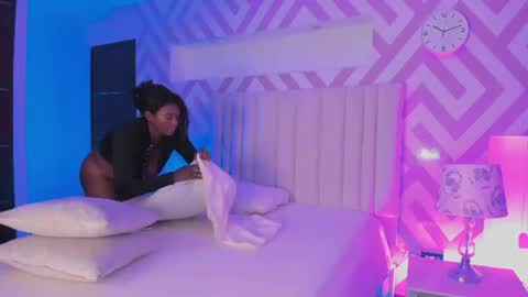 Snapshot of tayrasiny chatting on July 15, 4:18 am Tayra horny for you online show from July 15, 4:18 am