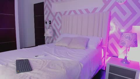 Snapshot of tayrasiny chatting on July 18, 3:54 am Tayra horny for you online show from July 18, 3:54 am