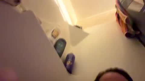 Snapshot of tbeebe12 chatting on November 21, 1:04 am Lilbeebs online show from November 21, 1:04 am